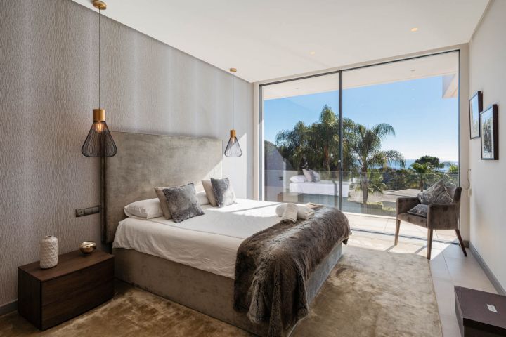 Villa Ciervo - Elegant Contemporary Property Frontline Golf