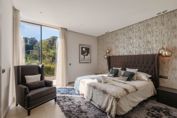 Villa Ciervo - Elegant Contemporary Property Frontline Golf
