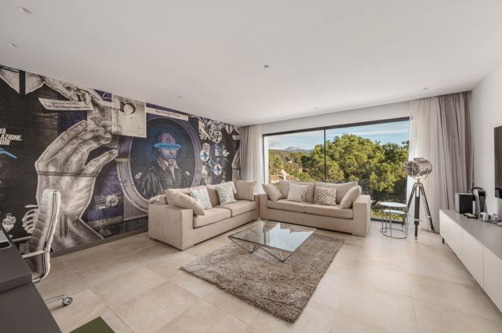 Villa Ciervo - Elegant Contemporary Property Frontline Golf