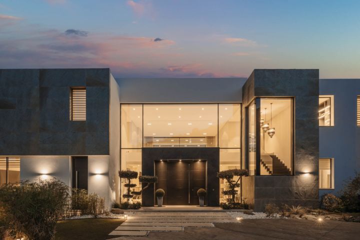 Villa Ciervo - Elegant Contemporary Property Frontline Golf