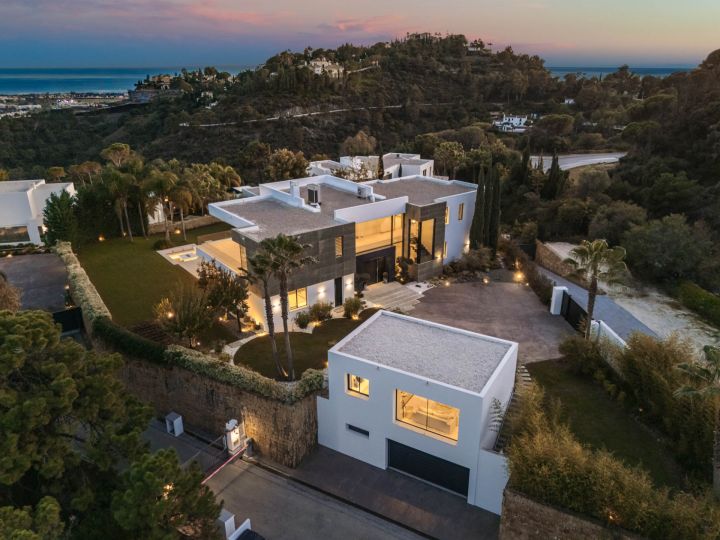 Villa Ciervo - Elegant Contemporary Property Frontline Golf