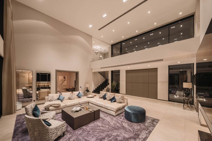 Villa Ciervo - Elegant Contemporary Property Frontline Golf