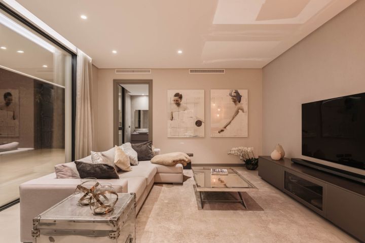 Villa Ciervo - Elegant Contemporary Property Frontline Golf