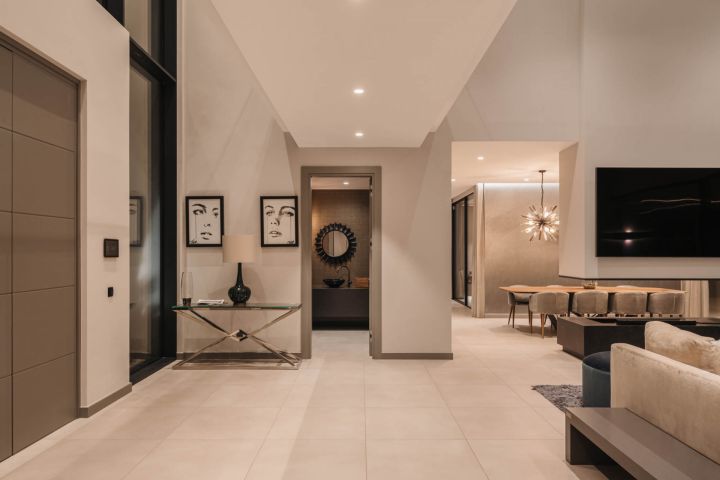Villa Ciervo - Elegant Contemporary Property Frontline Golf