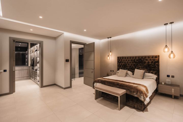 Villa Ciervo - Elegant Contemporary Property Frontline Golf