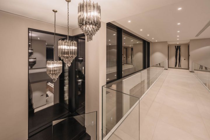 Villa Ciervo - Elegant Contemporary Property Frontline Golf