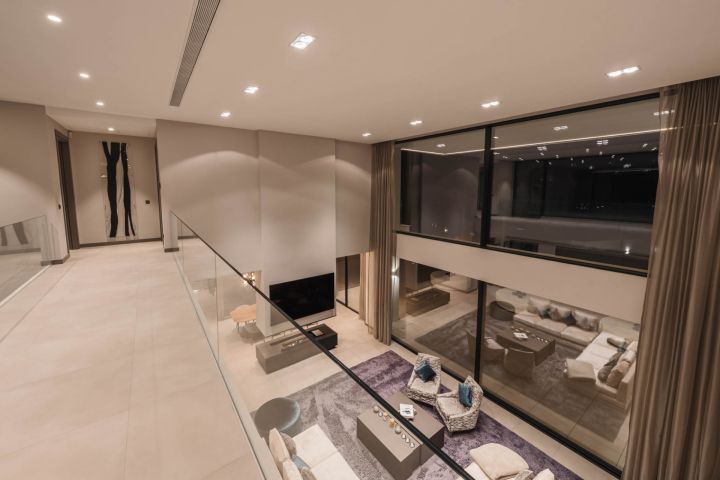 Villa Ciervo - Elegant Contemporary Property Frontline Golf