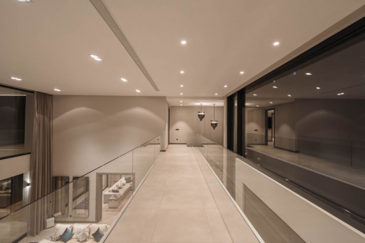 Villa Ciervo - Elegant Contemporary Property Frontline Golf