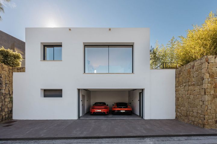 Villa Ciervo - Elegant Contemporary Property Frontline Golf