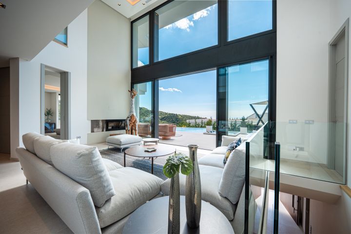 Lomas 10 - Modern Refined Property with Andalusian Charm