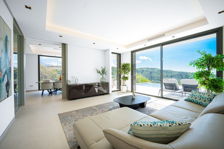 Lomas 10 - Modern Refined Property with Andalusian Charm