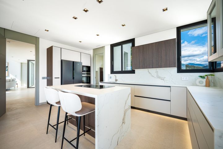 Lomas 10 - Modern Refined Property with Andalusian Charm