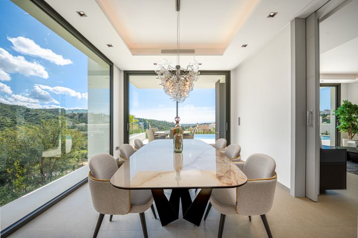 Lomas 10 - Modern Refined Property with Andalusian Charm