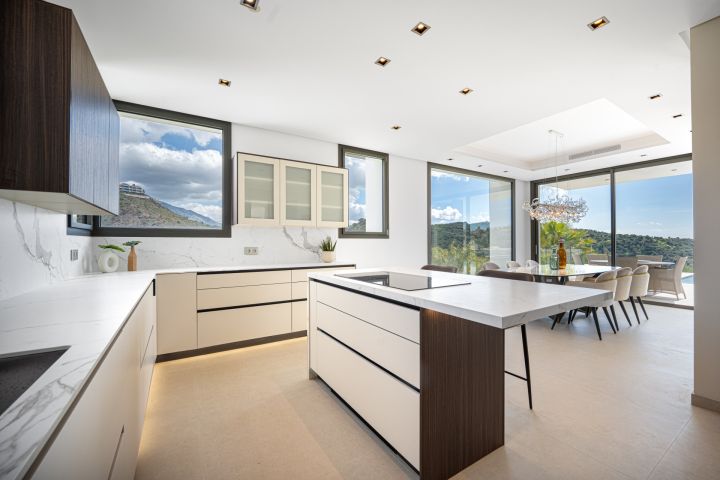 Lomas 10 - Modern Refined Property with Andalusian Charm