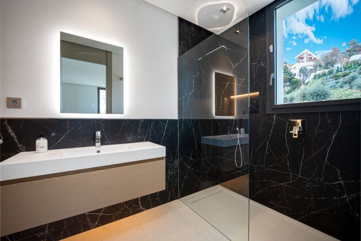 Lomas 10 - Modern Refined Property with Andalusian Charm