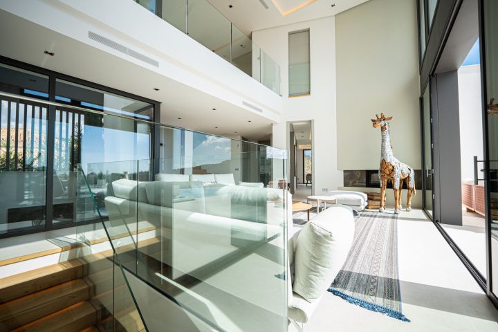 Lomas 10 - Modern Refined Property with Andalusian Charm