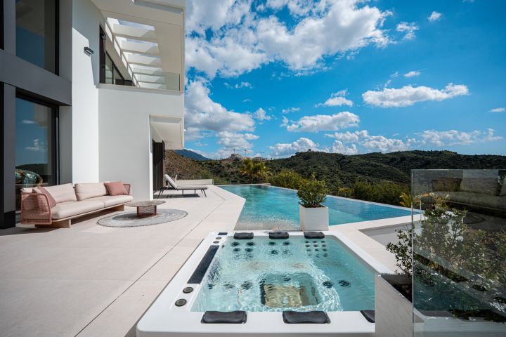 Lomas 10 - Modern Refined Property with Andalusian Charm