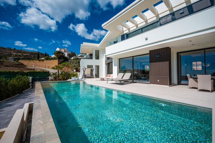 Lomas 10 - Modern Refined Property with Andalusian Charm