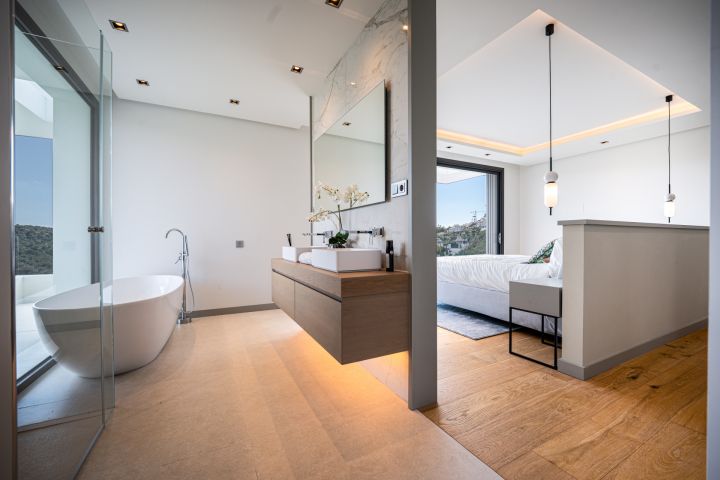 Lomas 10 - Modern Refined Property with Andalusian Charm