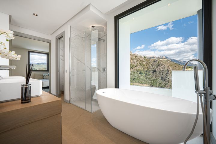 Lomas 10 - Modern Refined Property with Andalusian Charm