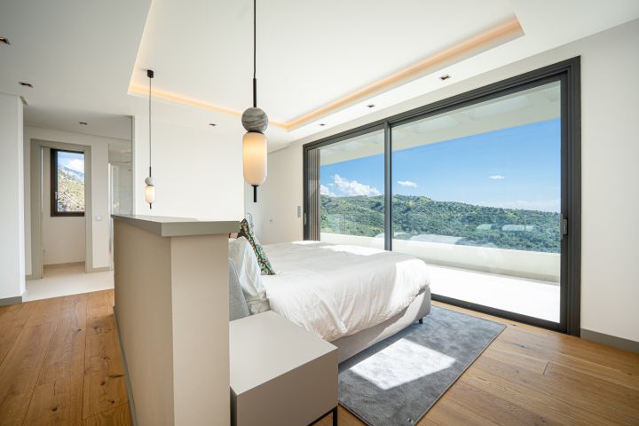 Lomas 10 - Modern Refined Property with Andalusian Charm