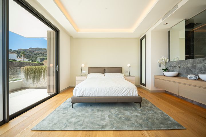 Lomas 10 - Modern Refined Property with Andalusian Charm