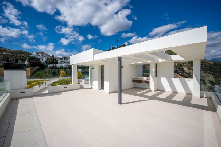 Lomas 10 - Modern Refined Property with Andalusian Charm