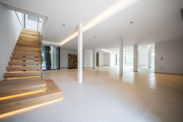Lomas 10 - Modern Refined Property with Andalusian Charm