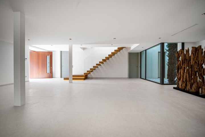 Lomas 10 - Modern Refined Property with Andalusian Charm