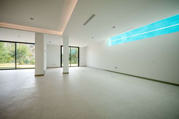 Lomas 10 - Modern Refined Property with Andalusian Charm