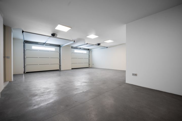 Lomas 10 - Modern Refined Property with Andalusian Charm