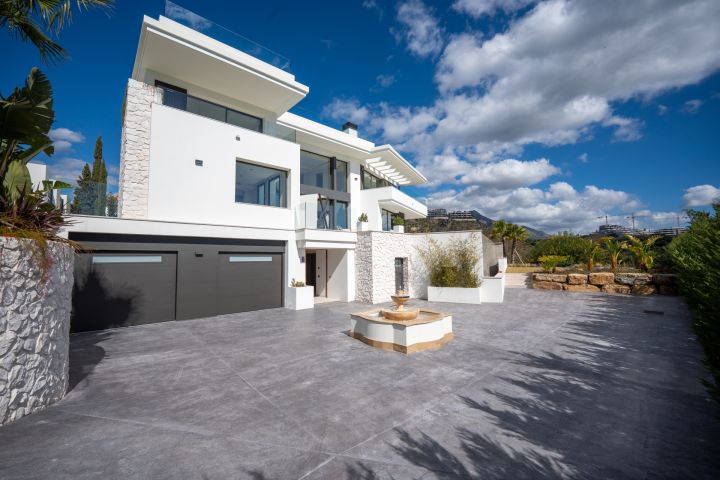 Lomas 10 - Modern Refined Property with Andalusian Charm