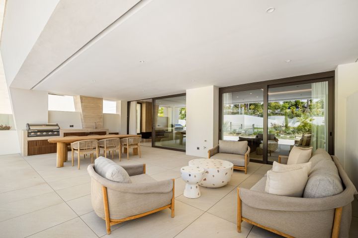 Epic 17 - Contemporary Home Designed by Fendi Casa in Epic Marbella