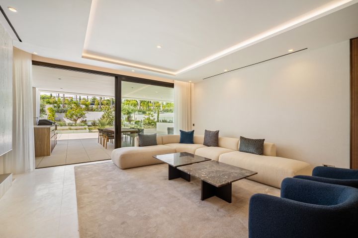 Epic 18 - Select Elegant Property with Andalusian Charm
