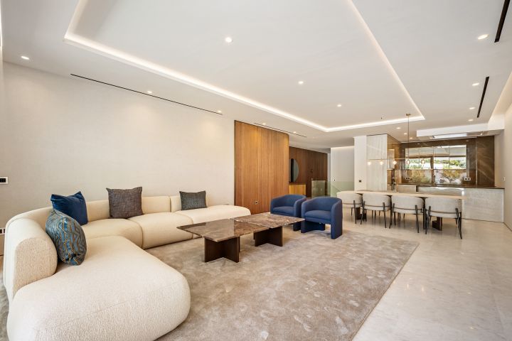 Epic 18 - Select Elegant Property with Andalusian Charm