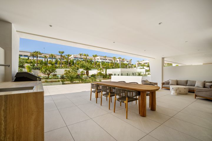 Epic 18 - Select Elegant Property with Andalusian Charm