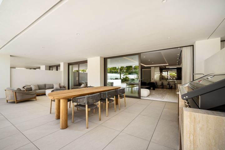 Epic 18 - Select Elegant Property with Andalusian Charm