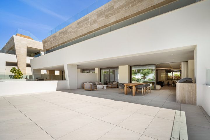 Epic 18 - Select Elegant Property with Andalusian Charm