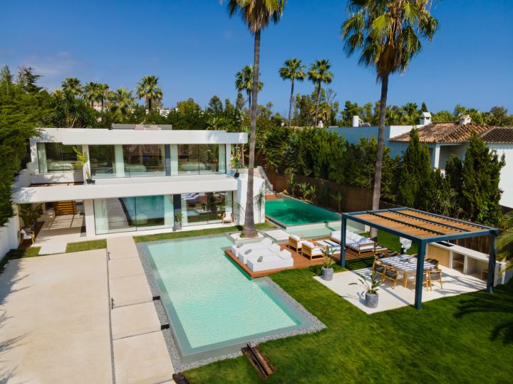 Auriga 1 - Fascinating Villa in the Golf Valley