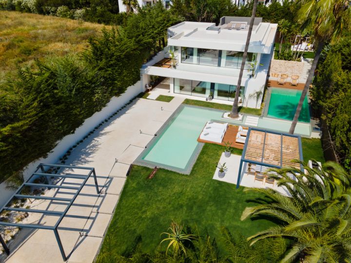 Auriga 1 - Fascinating Villa in the Golf Valley