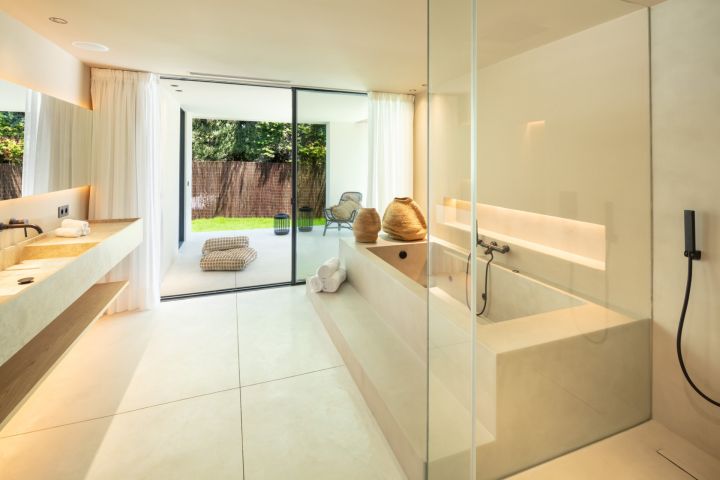 Auriga 1 - Fascinating Villa in the Golf Valley