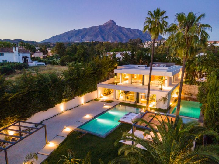 Auriga 1 - Fascinating Villa in the Golf Valley