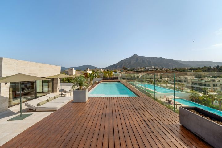 Skyvilla 6 - Impressive Duplex in Epic Marbella by Fendi Casa