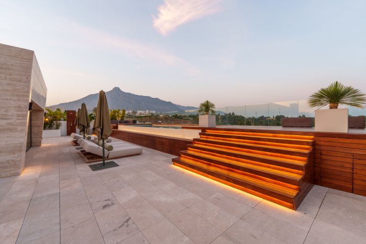 Skyvilla 6 - Impressive Duplex in Epic Marbella by Fendi Casa