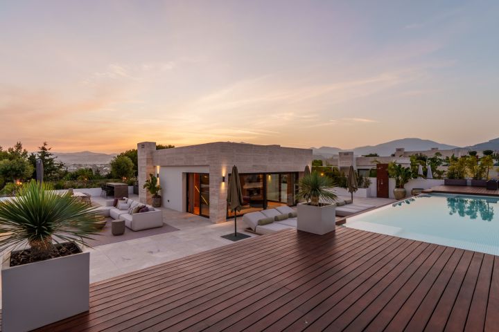Skyvilla 6 - Impressive Duplex in Epic Marbella by Fendi Casa