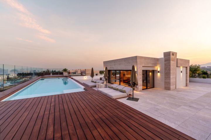 Skyvilla 6 - Impressive Duplex in Epic Marbella by Fendi Casa