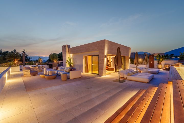 Skyvilla 6 - Impressive Duplex in Epic Marbella by Fendi Casa