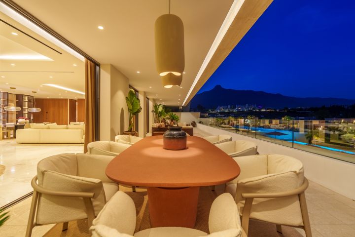 Skyvilla 6 - Impressive Duplex in Epic Marbella by Fendi Casa