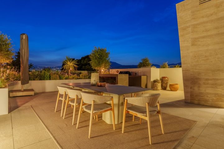 Skyvilla 6 - Impressive Duplex in Epic Marbella by Fendi Casa