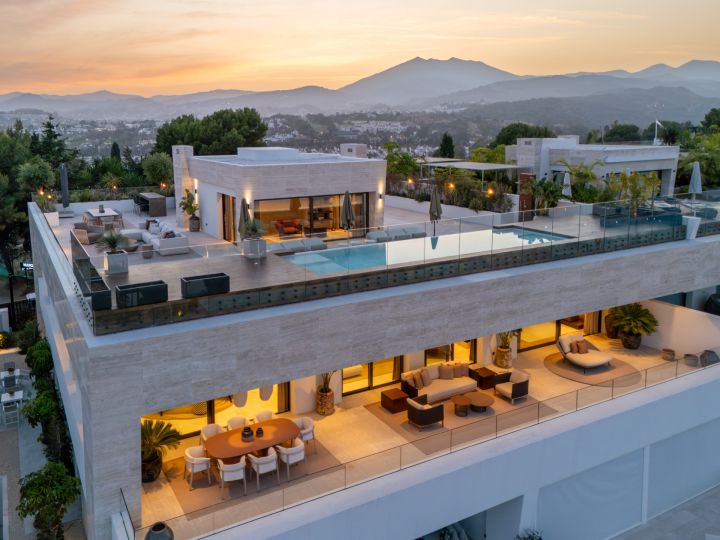 Skyvilla 6 - Impressive Duplex in Epic Marbella by Fendi Casa